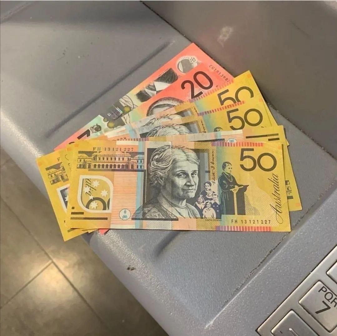 Is Realistic Australian Prop Money Worth the Same as American Prop Money? 13 Gefälschte Banknoten zum Verkauf